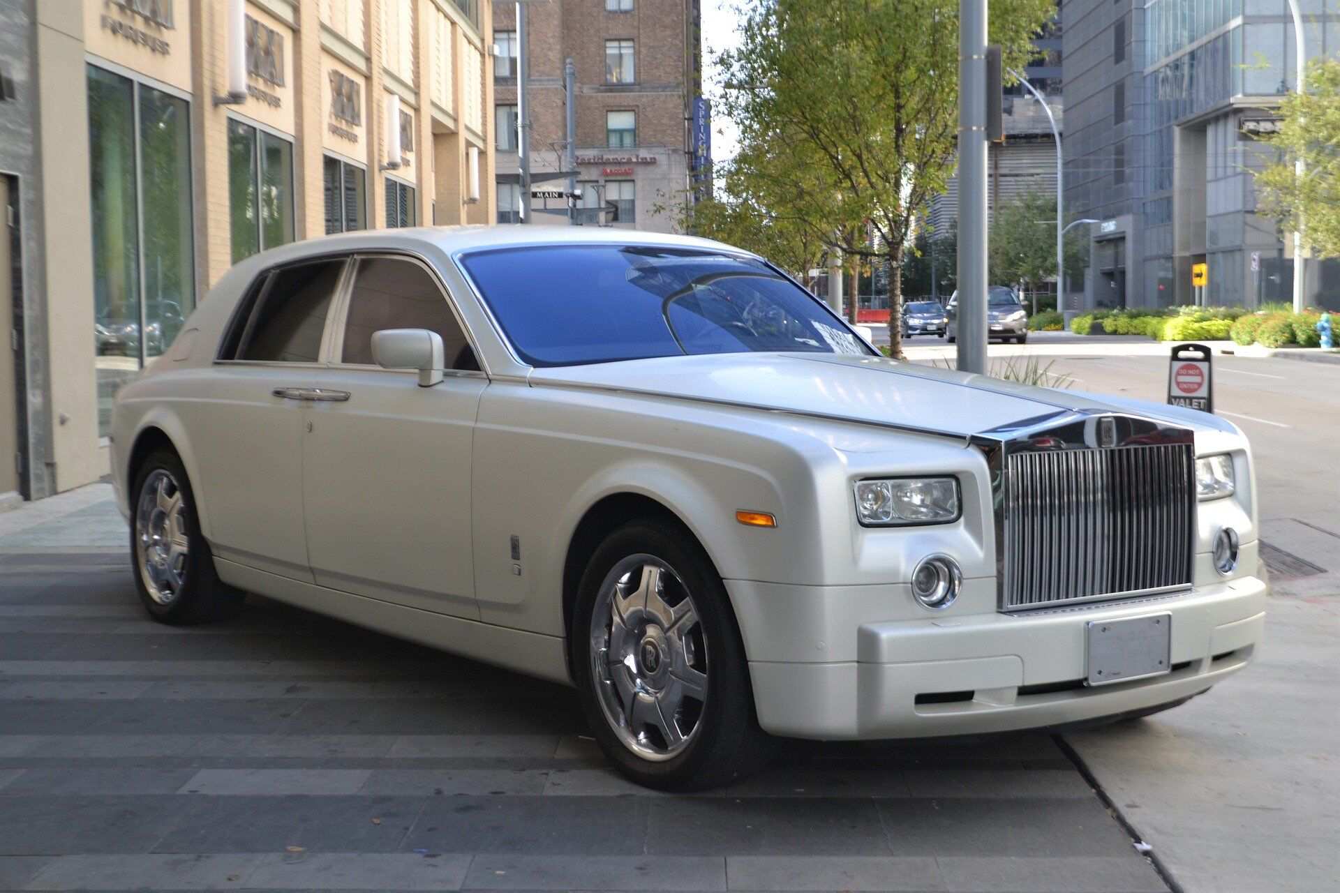 rolls-royce-4677555_1920 (1)